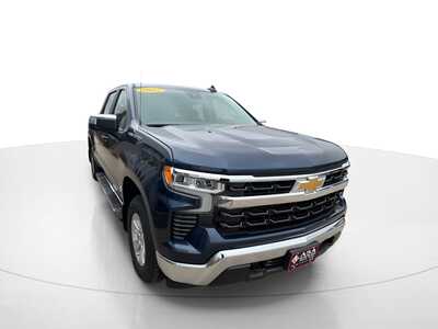2022 Chevrolet 1500 Crew Cab, $33999. Photo 3