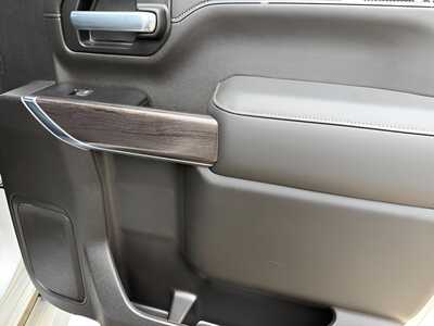 2022 Chevrolet 2500 Crew Cab, $62999. Photo 10