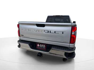 2022 Chevrolet 2500 Crew Cab, $62999. Photo 5
