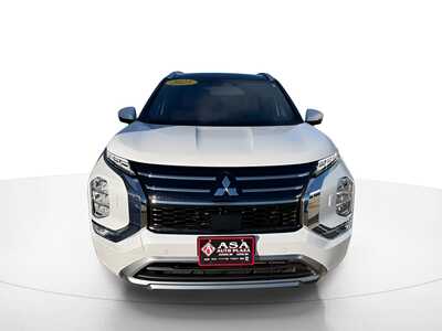2025 Mitsubishi Outlander, $33959. Photo 2