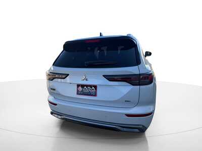 2025 Mitsubishi Outlander, $33959. Photo 5