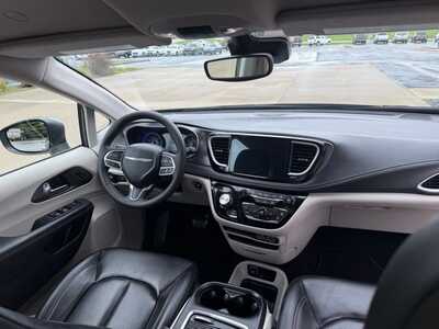 2023 Chrysler Pacifica, $0. Photo 12