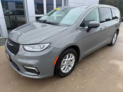 2023 Chrysler Pacifica, $0. Photo 2