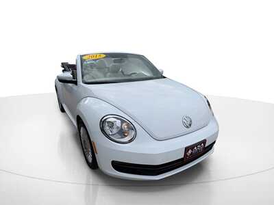 2015 Volkswagen Beetle, $21755. Photo 3