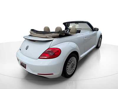 2015 Volkswagen Beetle, $21755. Photo 4