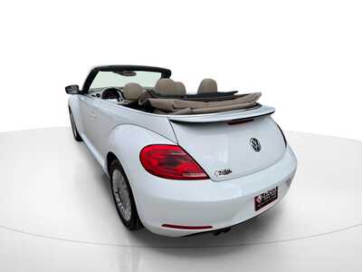 2015 Volkswagen Beetle, $21755. Photo 6