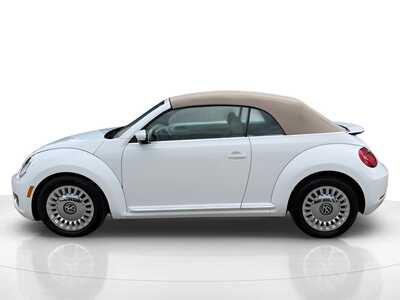 2015 Volkswagen Beetle, $21755. Photo 7