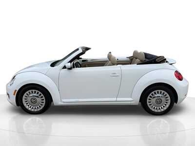 2015 Volkswagen Beetle, $21755. Photo 8