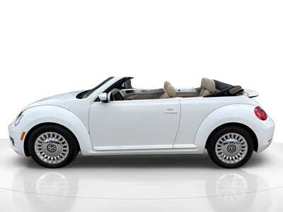 2015 Volkswagen Beetle, $21755. Photo 9