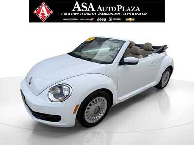2015 Volkswagen Beetle, $21755. Photo 1