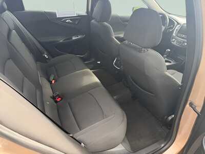 2018 Chevrolet Malibu, $0. Photo 10