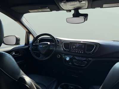 2020 Chrysler Pacifica, $22900. Photo 11