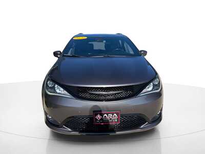 2020 Chrysler Pacifica, $22900. Photo 2