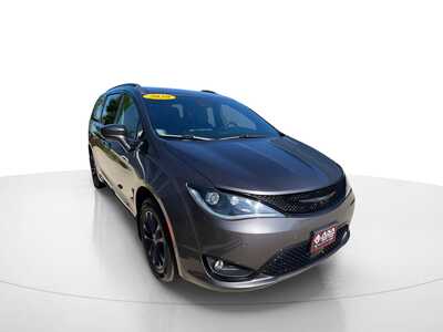 2020 Chrysler Pacifica, $22900. Photo 3