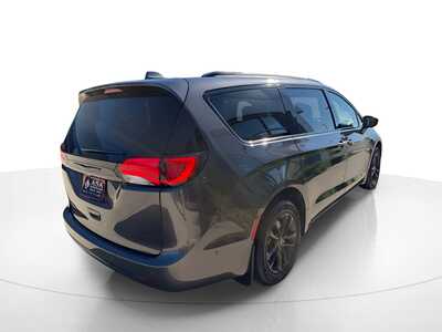 2020 Chrysler Pacifica, $22900. Photo 4