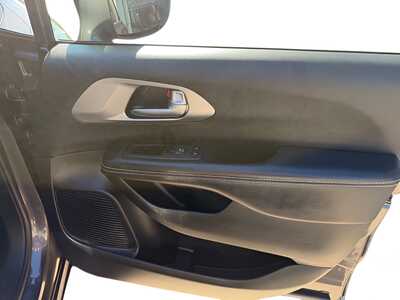 2020 Chrysler Pacifica, $22900. Photo 9