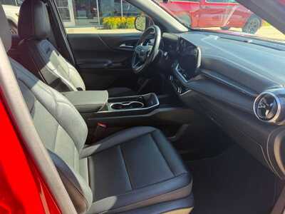 2025 Chevrolet Equinox, $28884. Photo 12