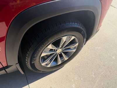 2025 Chevrolet Equinox, $28884. Photo 8