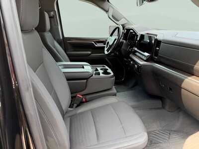 2025 Chevrolet 1500 Crew Cab, $37889. Photo 9