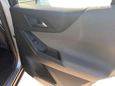 2027 Chevrolet Equinox, $35045. Photo 10