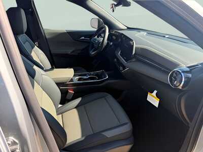 2027 Chevrolet Equinox, $35045. Photo 11