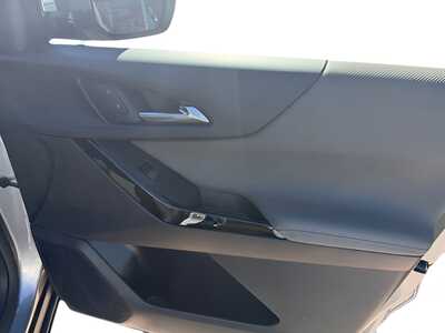 2027 Chevrolet Equinox, $35045. Photo 8