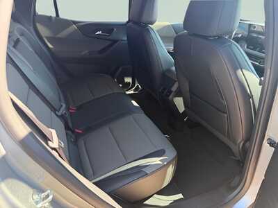 2027 Chevrolet Equinox, $35045. Photo 9