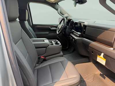 2026 Chevrolet 1500 Crew Cab, $55370. Photo 9