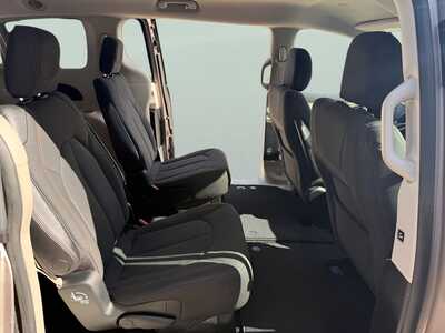 2017 Chrysler Pacifica, $17775. Photo 10
