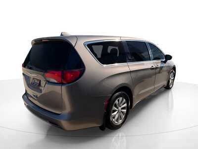 2017 Chrysler Pacifica, $17775. Photo 4