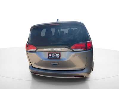 2017 Chrysler Pacifica, $17775. Photo 5
