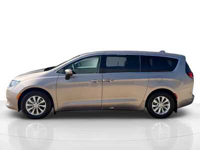 2017 Chrysler Pacifica, $17775. Photo 7