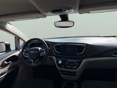 2017 Chrysler Pacifica, $17775. Photo 9