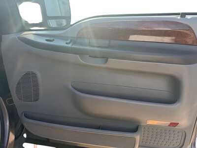 2002 Ford F-250SD, $12798. Photo 9