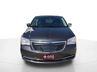 2016 Chrysler Town & Country, $13205. Photo 2