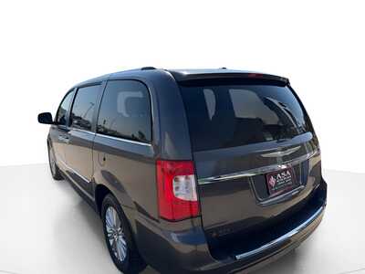 2016 Chrysler Town & Country, $13205. Photo 6