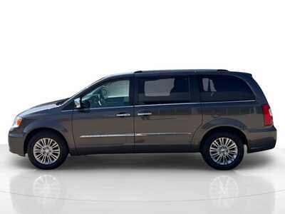 2016 Chrysler Town & Country, $13205. Photo 7