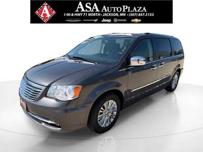 2016 Chrysler Town & Country, $13205. Photo 1