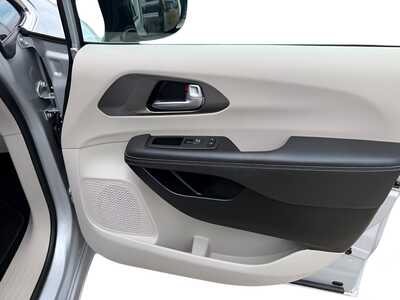 2024 Chrysler Pacifica, $23752. Photo 10