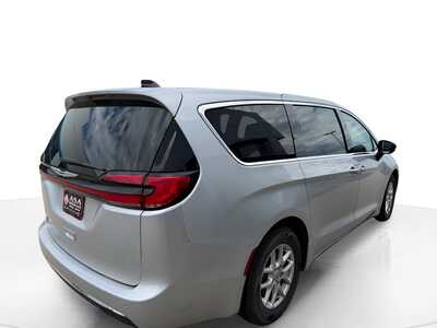 2024 Chrysler Pacifica, $23752. Photo 4