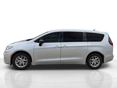 2024 Chrysler Pacifica, $23752. Photo 7