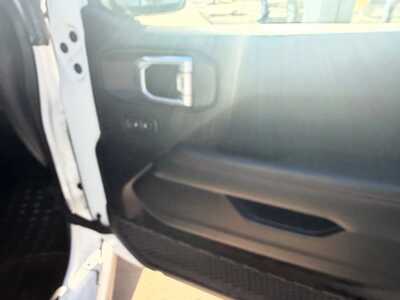 2022 Jeep Gladiator, $29222. Photo 10