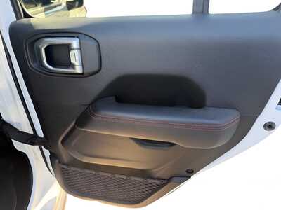 2022 Jeep Gladiator, $29222. Photo 12
