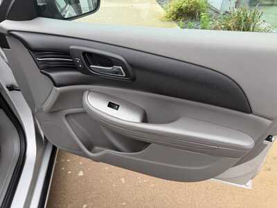2015 Chevrolet Malibu, $10500. Photo 11