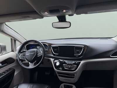 2017 Chrysler Pacifica, $12444. Photo 10