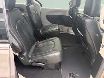 2017 Chrysler Pacifica, $12444. Photo 11