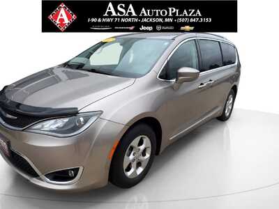 2017 Chrysler Pacifica, $12444. Photo 1