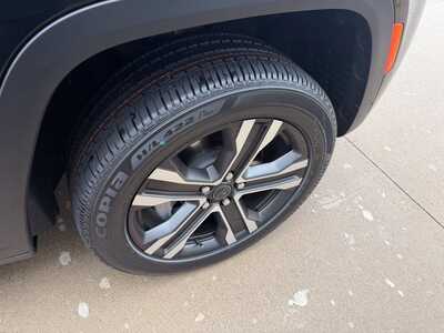 2027 Jeep Grand Cherokee L, $52715. Photo 8