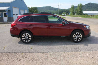 2016 Subaru Outback, $9999. Photo 5