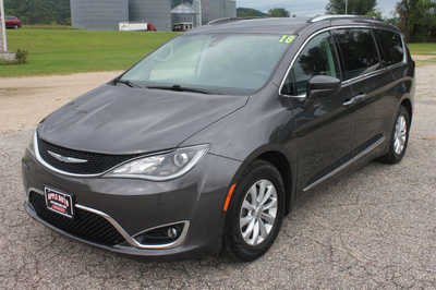 2018 Chrysler Pacifica, $15999. Photo 2